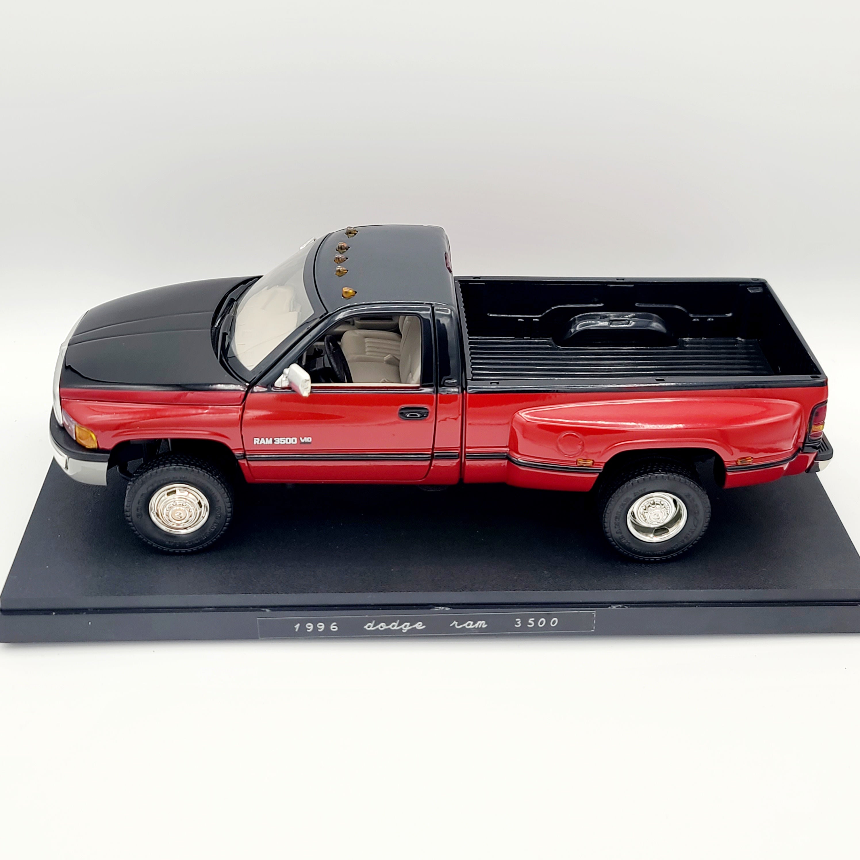 JRL 1:18 Scale - '95 Dodge Ram 3500 V10 Dually Pick-up Truck (Anson/Ertl)